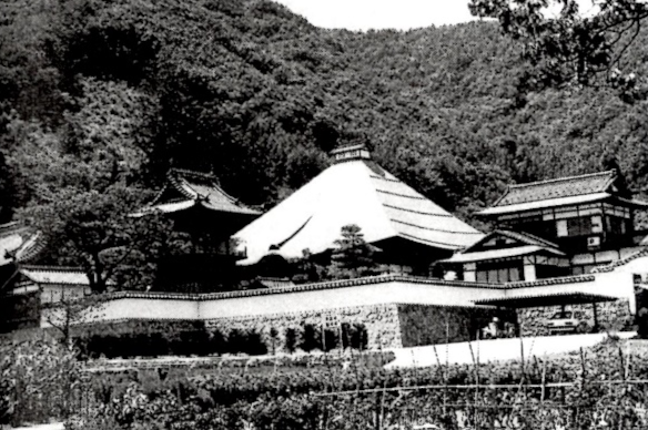 興正寺（浄土宗）の全景