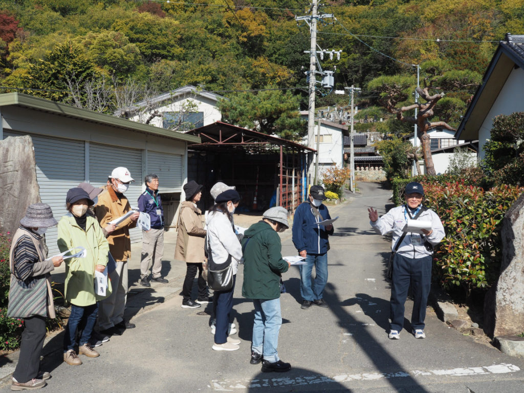 蓮華寺入口の庚申塔